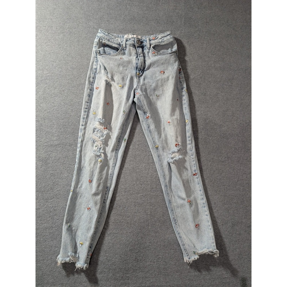 Tinseltown Jeans Womens Sz 5 Light Wash Distressed Mushroom Embroidered‎ Raw Hem